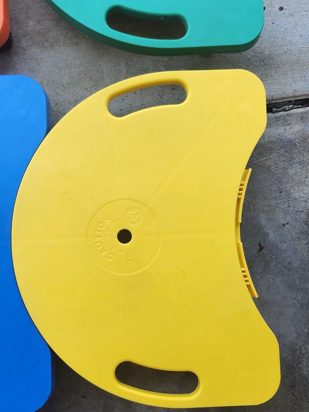 Colorful Plastic Riding Scooters - Picture 2 of 3
